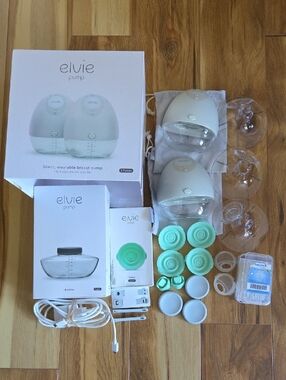 Elvie Wearable Breast Pump Set in White & Mint